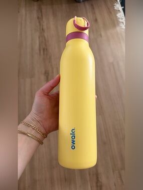 Owala 24oz Stainless Steel FreeSip Twist Water Bottle in High Noon